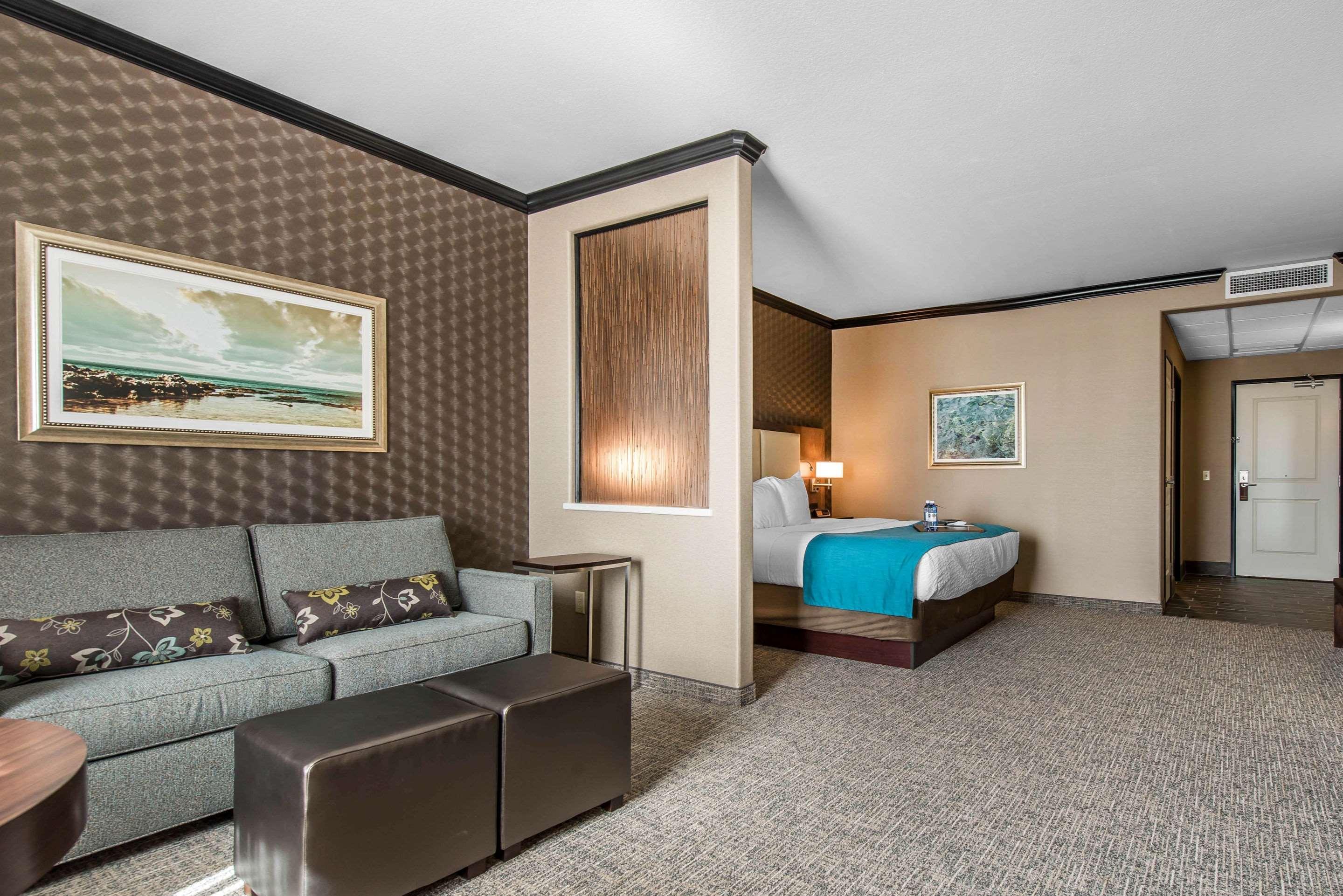 The Heritage Inn & Suites, Ascend Hotel Collection Гарден-Сити Экстерьер фото