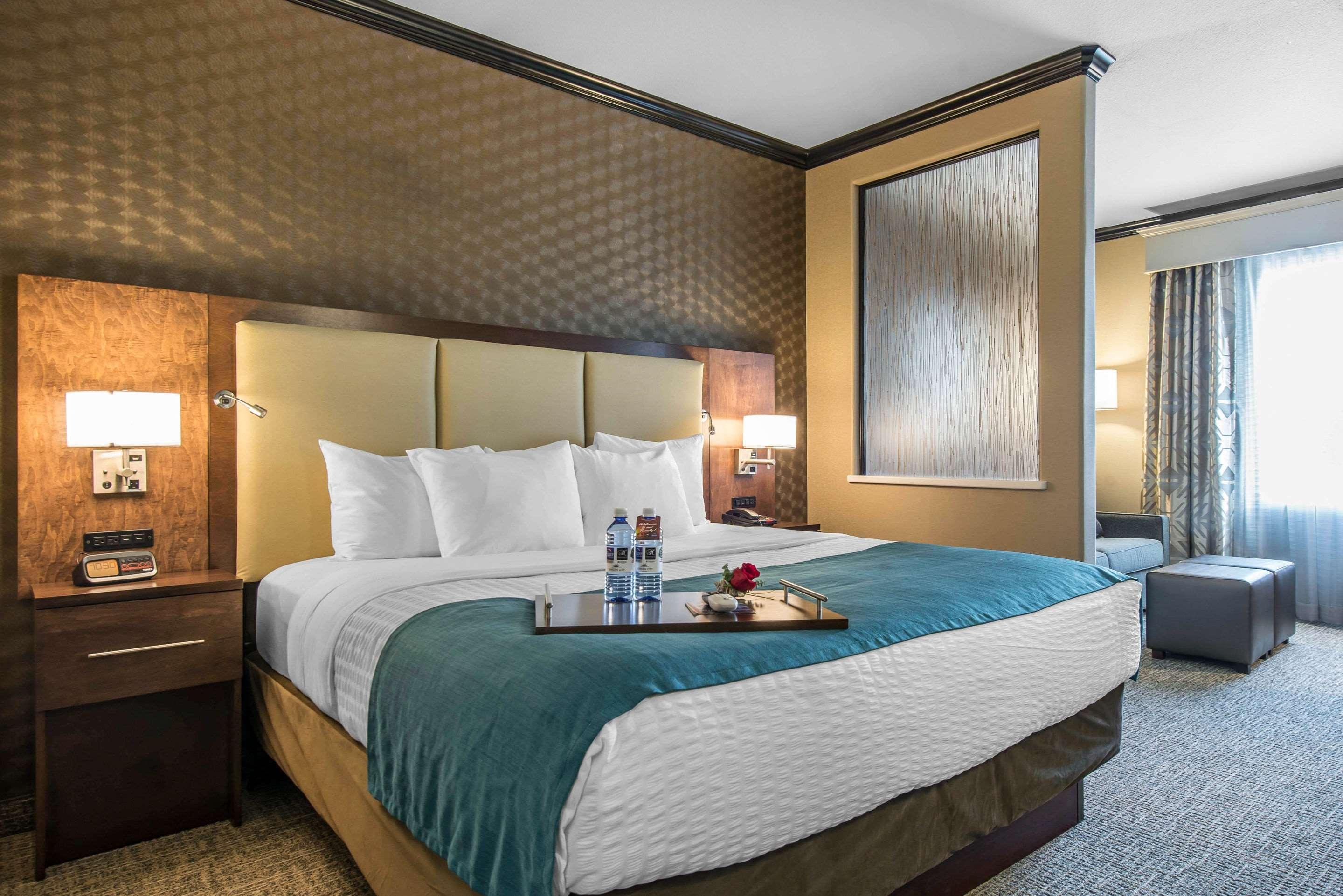 The Heritage Inn & Suites, Ascend Hotel Collection Гарден-Сити Экстерьер фото