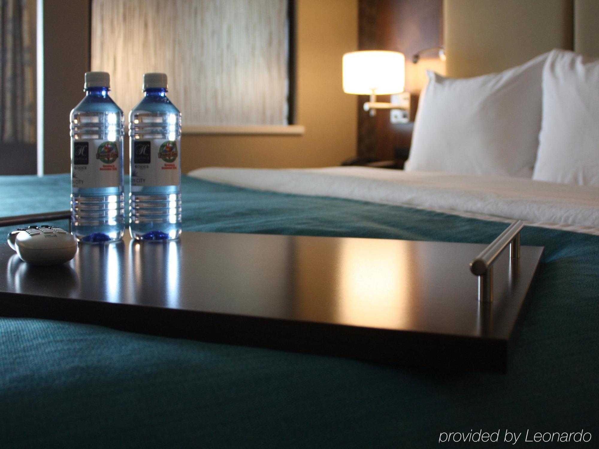 The Heritage Inn & Suites, Ascend Hotel Collection Гарден-Сити Экстерьер фото